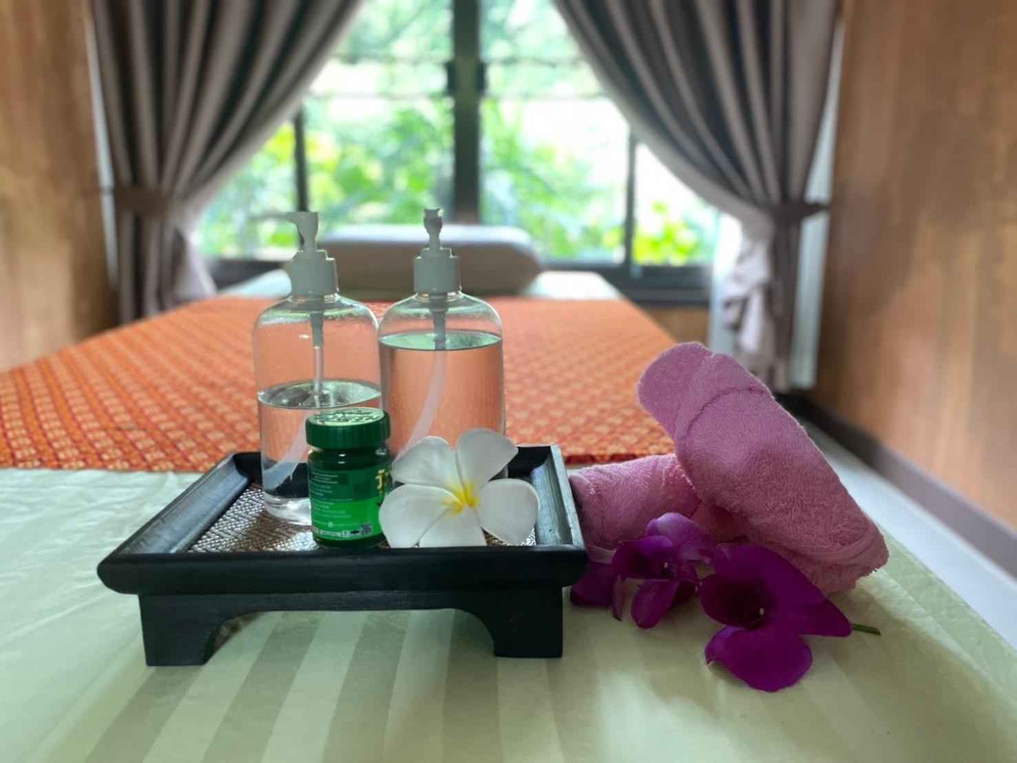 Bang Po Hut Otel Ban Bang Po Dış mekan fotoğraf