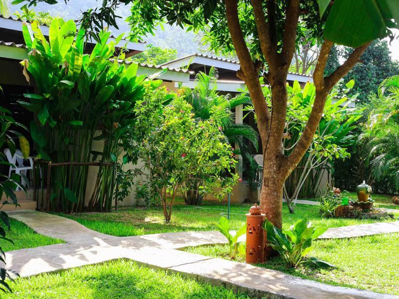 Bang Po Hut Otel Ban Bang Po Dış mekan fotoğraf